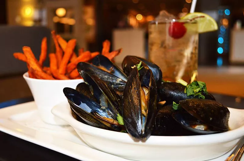 Harbour City Bar & Grill, Hotel Halifax