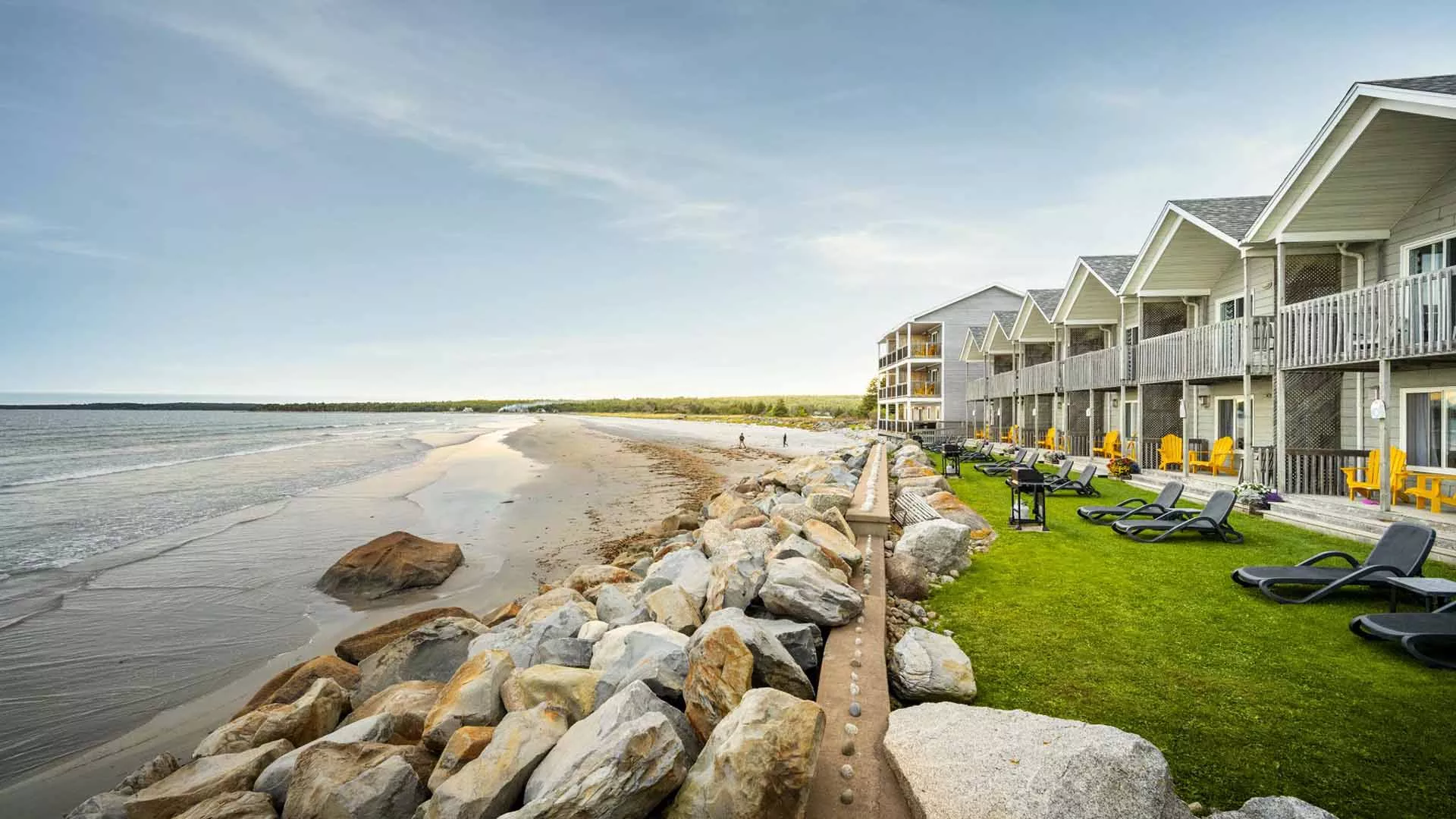 Quarterdeck Beachside Villas & Grill